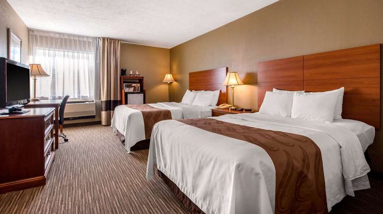Quality Inn And Suites New Castle Room