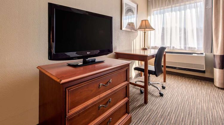 Quality Inn And Suites New Castle Room