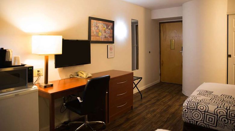 <b>Econo Lodge Harrisburg Room</b>. Images powered by <a href="https://iceportal.shijigroup.com/" title="IcePortal" target="_blank">IcePortal</a>.
