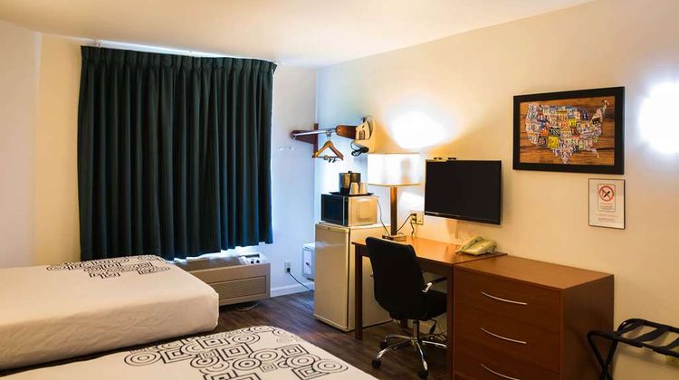 Econo Lodge Harrisburg Room