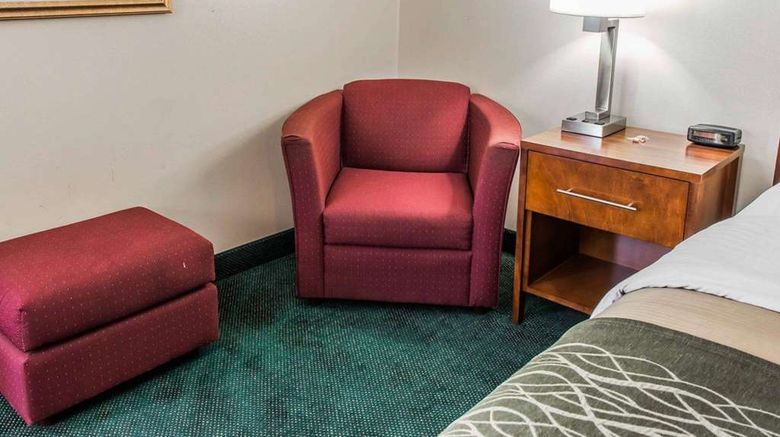 <b>Quality Inn Waynesburg Suite</b>. Images powered by <a href="https://iceportal.shijigroup.com/" title="IcePortal" target="_blank">IcePortal</a>.