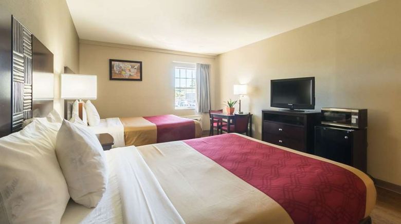<b>Econo Lodge Harrisburg Room</b>. Images powered by <a href="https://iceportal.shijigroup.com/" title="IcePortal" target="_blank">IcePortal</a>.