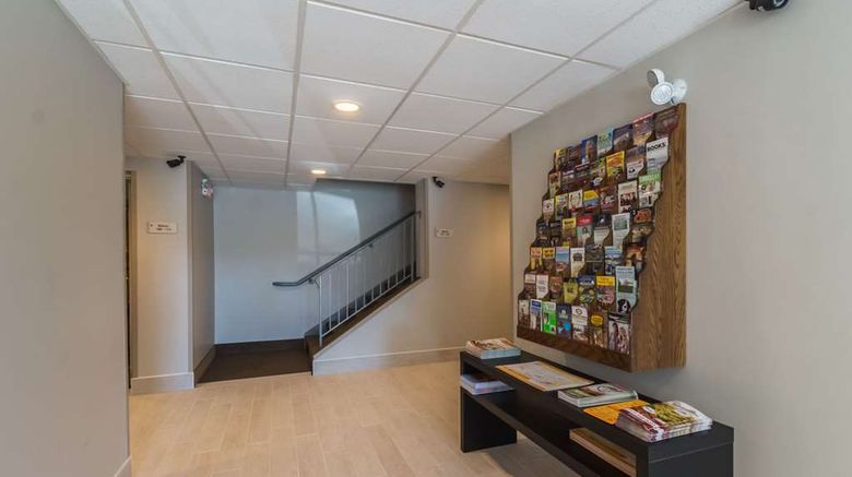 <b>Econo Lodge Harrisburg Lobby</b>. Images powered by <a href="https://iceportal.shijigroup.com/" title="IcePortal" target="_blank">IcePortal</a>.