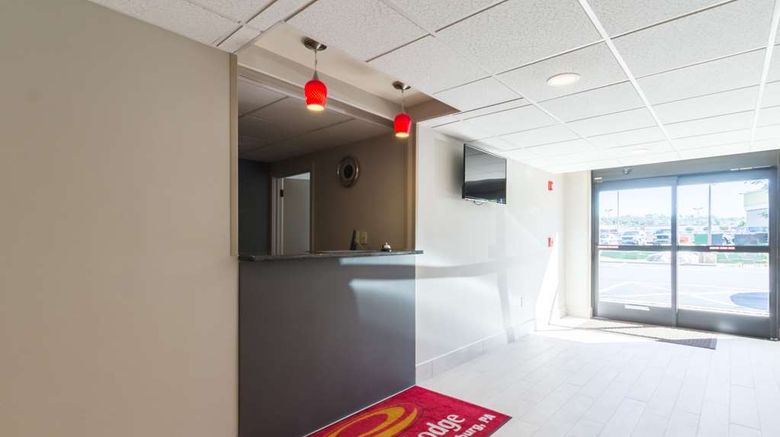 <b>Econo Lodge Harrisburg Lobby</b>. Images powered by <a href="https://iceportal.shijigroup.com/" title="IcePortal" target="_blank">IcePortal</a>.
