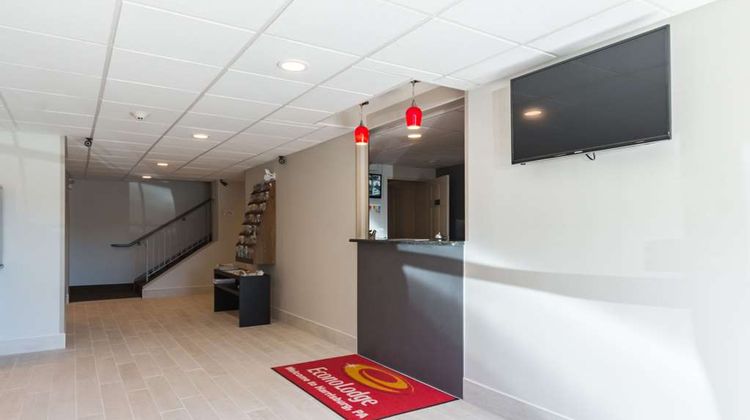 Econo Lodge Harrisburg Lobby
