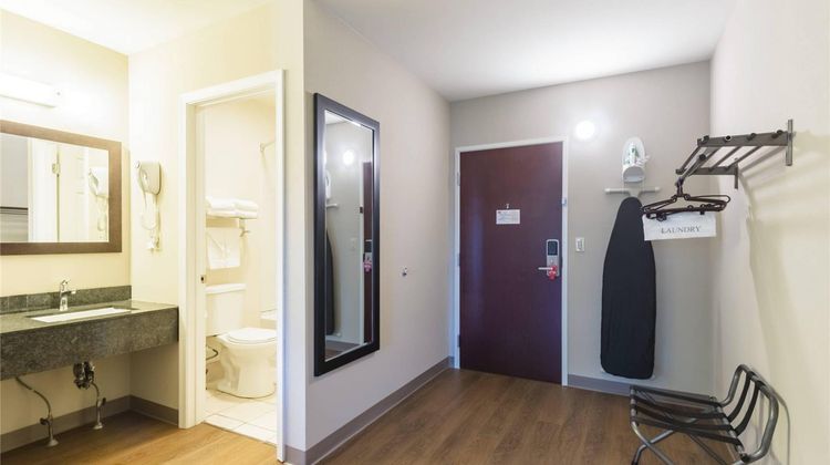 Econo Lodge Harrisburg Room