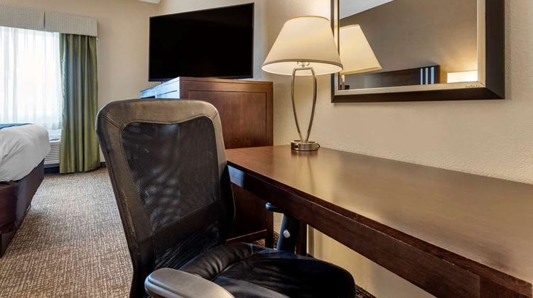 Comfort Inn & Suites Room