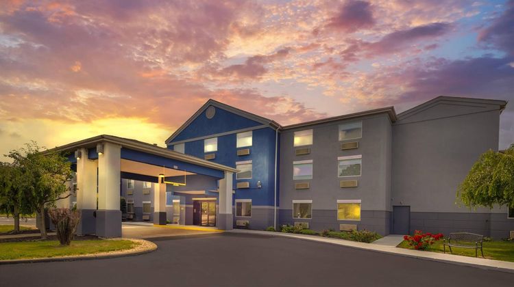 Comfort Inn & Suites Exterior