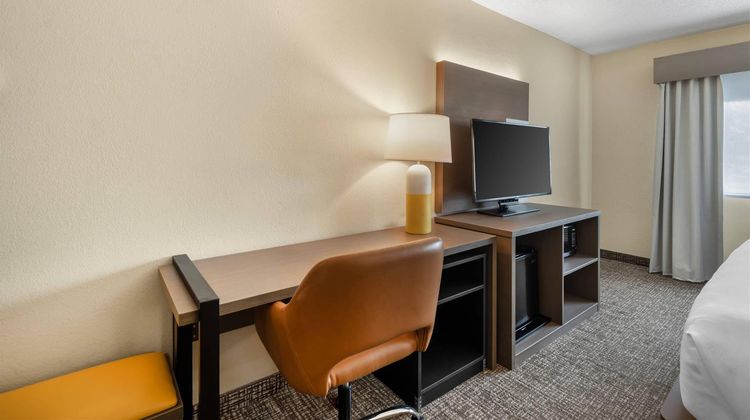 Comfort Inn & Suites Room