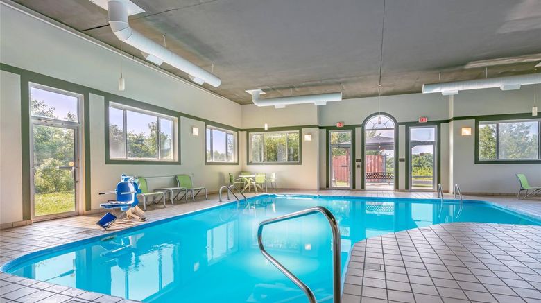 <b>Comfort Inn & Suites Pool</b>. Images powered by <a href="https://iceportal.shijigroup.com/" title="IcePortal" target="_blank">IcePortal</a>.