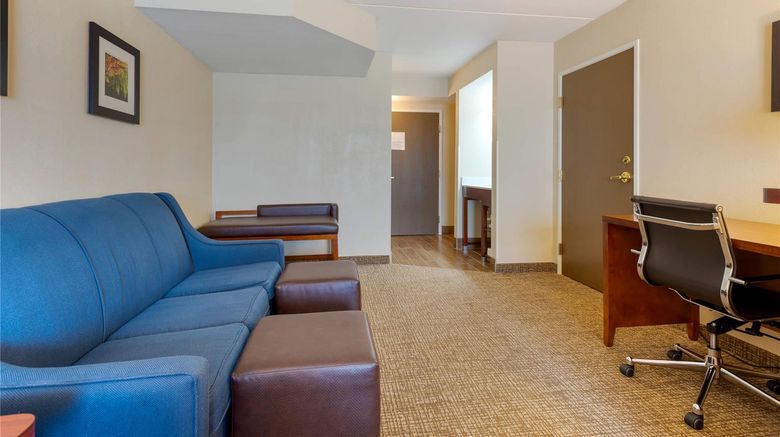 <b>Comfort Inn & Suites Wilkes-Barre Suite</b>. Images powered by <a href="https://iceportal.shijigroup.com/" title="IcePortal" target="_blank">IcePortal</a>.