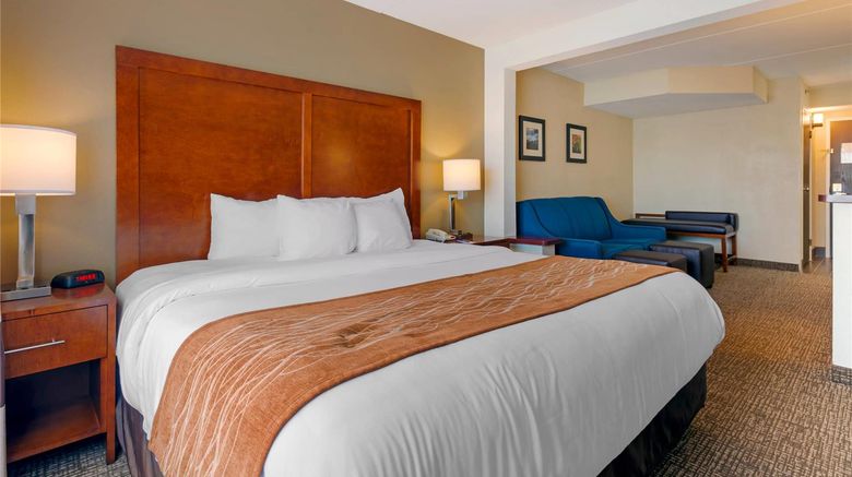 <b>Comfort Inn & Suites Wilkes-Barre Suite</b>. Images powered by <a href="https://iceportal.shijigroup.com/" title="IcePortal" target="_blank">IcePortal</a>.