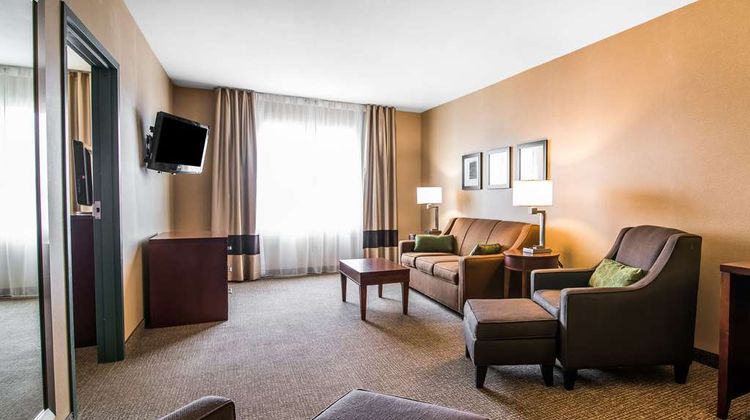 Quality Inn & Suites Suite