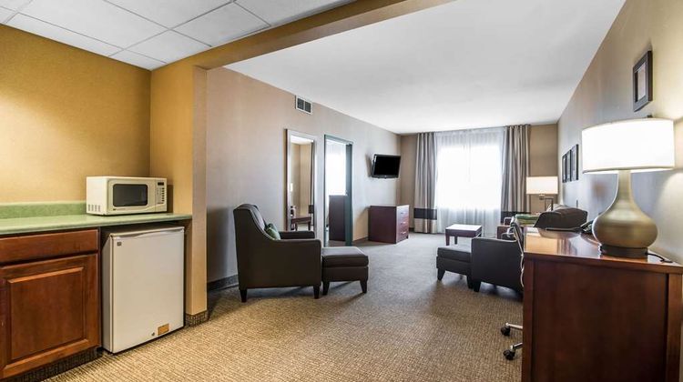 Quality Inn & Suites Suite