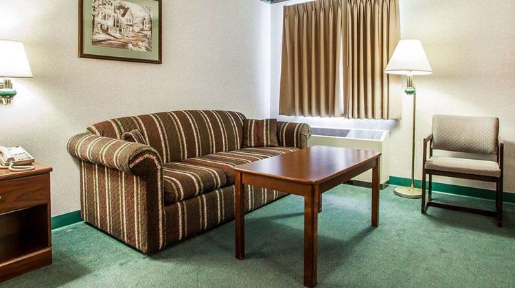 Quality Inn Midway Room