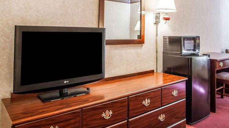 Quality Inn Midway Room