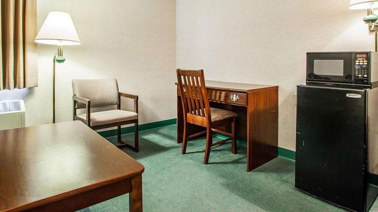 Quality Inn Midway Room