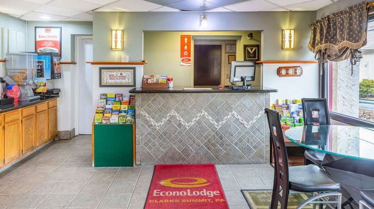 Econo Lodge Clarks Summit Scranton Lobby