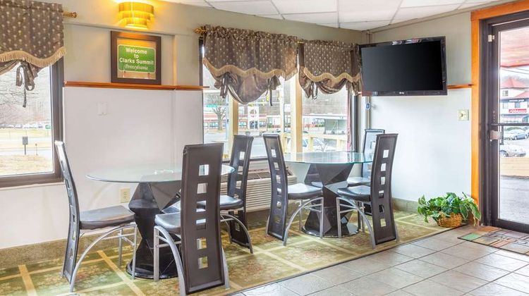Econo Lodge Clarks Summit Scranton Lobby