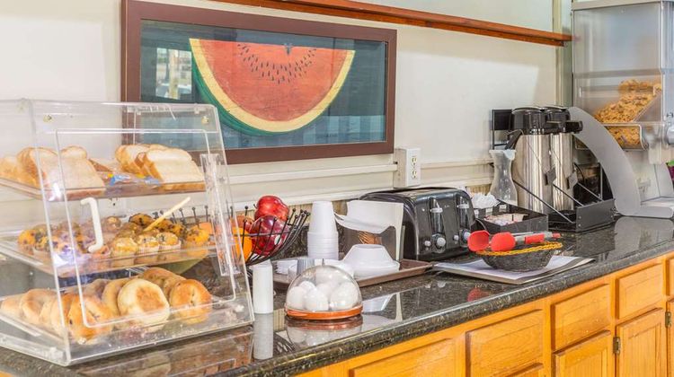 Econo Lodge Clarks Summit Scranton Restaurant