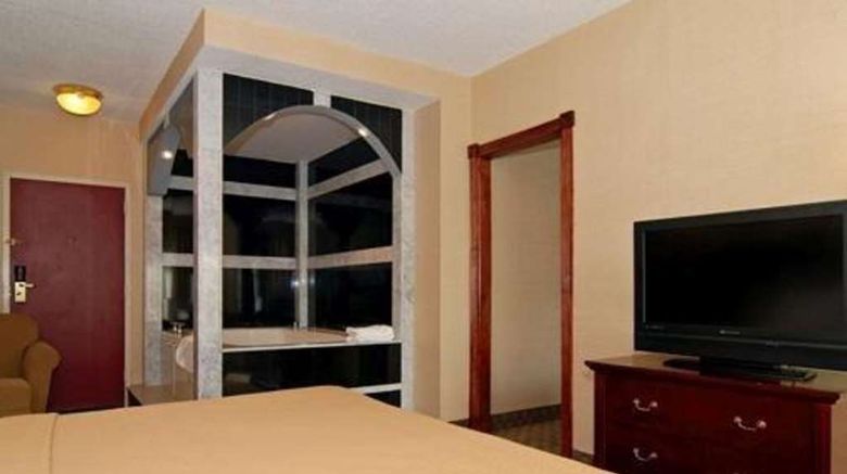 <b>Quality Inn and Suites Bensalem Suite</b>. Images powered by <a href="https://iceportal.shijigroup.com/" title="IcePortal" target="_blank">IcePortal</a>.