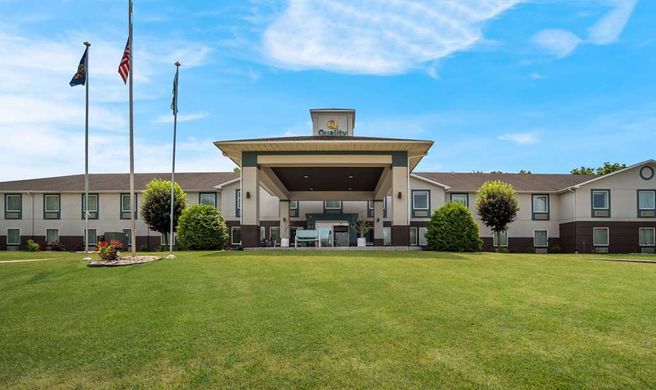 Quality Inn & Suites Exterior