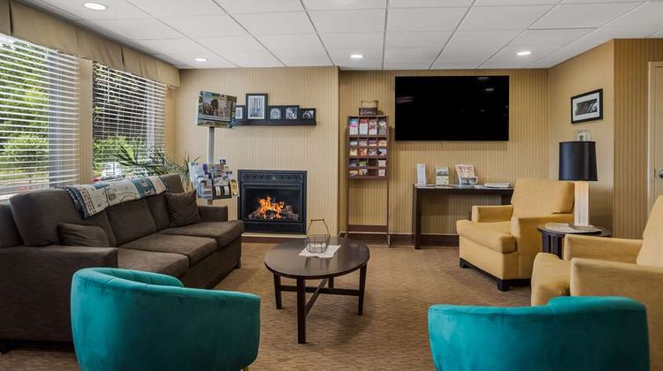 Quality Inn & Suites Lobby