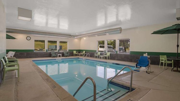 Quality Inn & Suites Pool