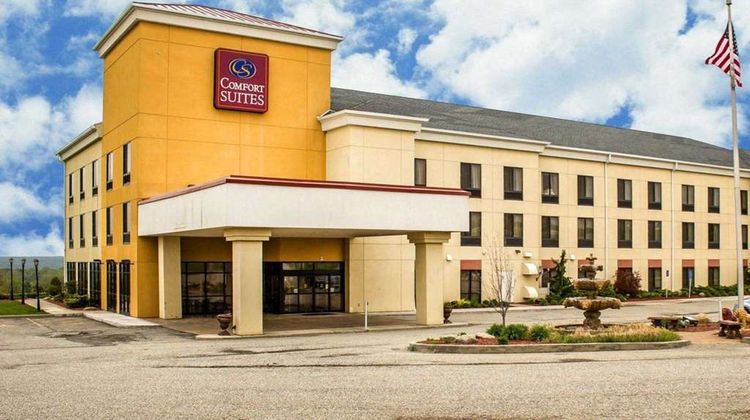 Comfort Suites Edinboro Exterior
