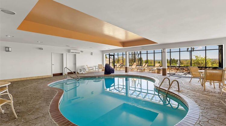 Comfort Suites Edinboro Pool