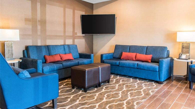 <b>Comfort Inn Lancaster County Lobby</b>. Images powered by <a href="https://iceportal.shijigroup.com/" title="IcePortal" target="_blank">IcePortal</a>.