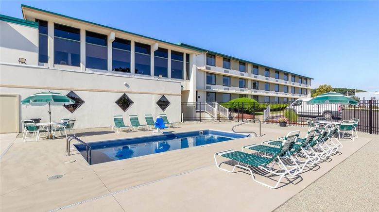 <b>Comfort Inn Somerset Pool</b>. Images powered by <a href="https://iceportal.shijigroup.com/" title="IcePortal" target="_blank">IcePortal</a>.
