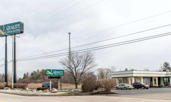 Quality Inn and Suites Fairview Erie Exterior