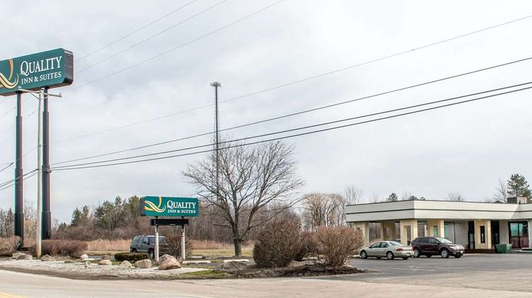 Quality Inn and Suites Fairview Erie Exterior