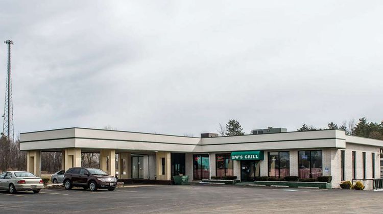 Quality Inn and Suites Fairview Erie Exterior
