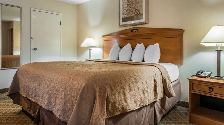 Quality Inn and Suites Fairview Erie Suite