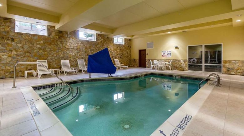 <b>Comfort Suites Gettysburg Pool</b>. Images powered by <a href="https://iceportal.shijigroup.com/" title="IcePortal" target="_blank">IcePortal</a>.