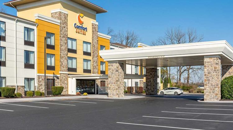 Comfort Suites Amish Country Exterior