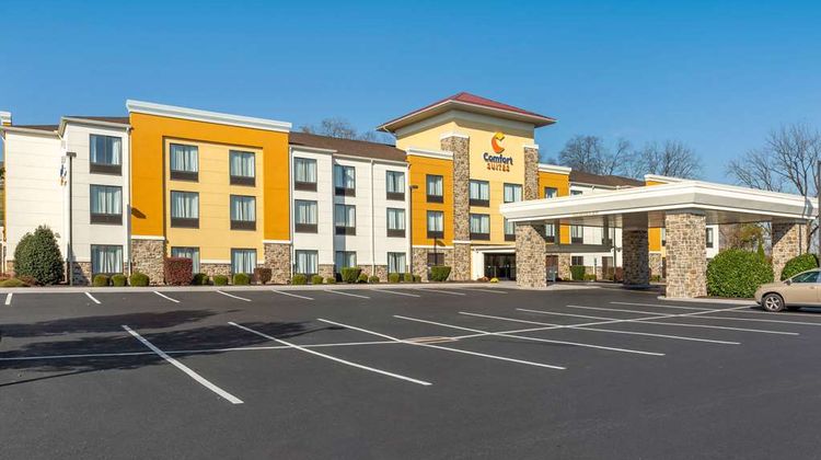 Comfort Suites Amish Country Exterior