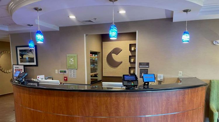 Comfort Suites Amish Country Lobby