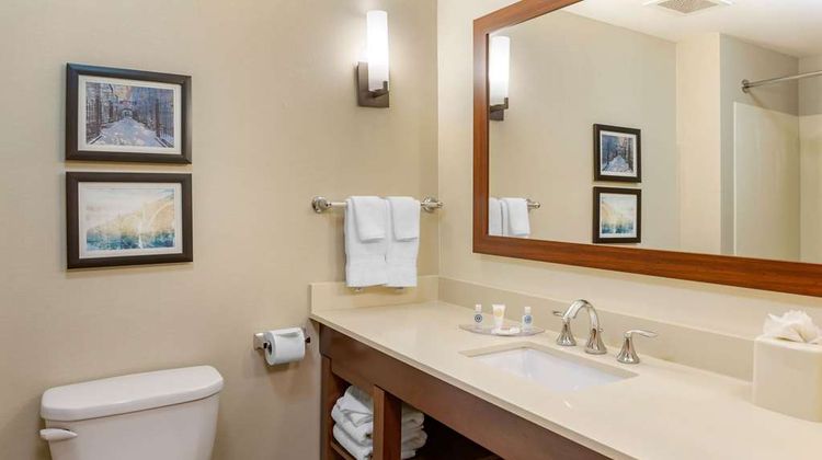 Comfort Suites Amish Country Room