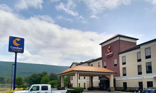 Comfort Suites Exterior