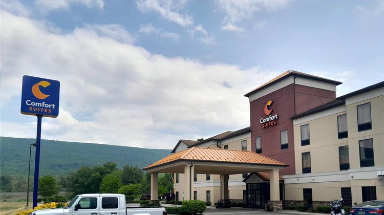 Comfort Suites Exterior