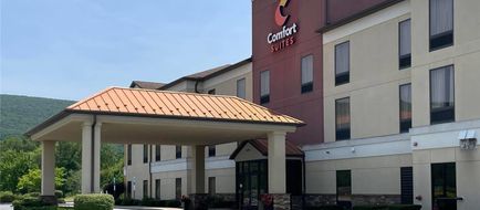 Comfort Suites Exterior