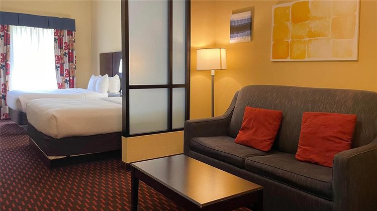 Comfort Suites Suite
