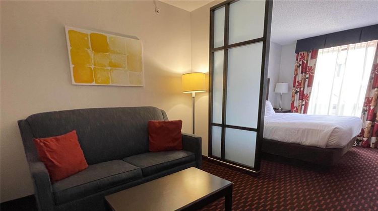 Comfort Suites Suite