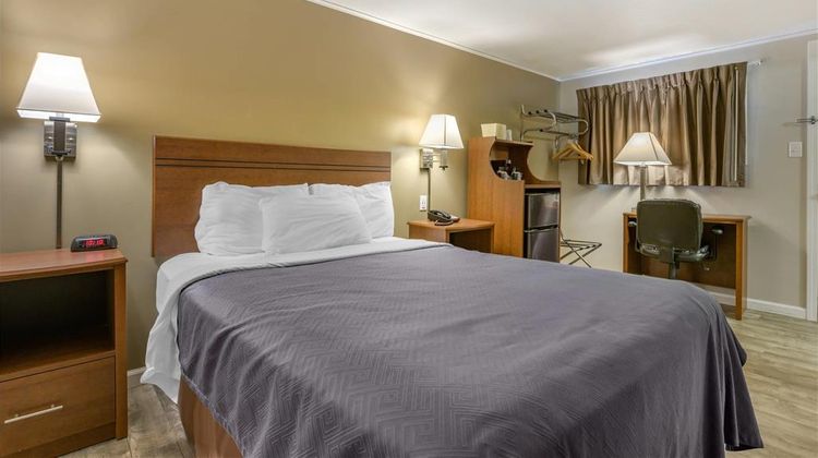 Econo Lodge Room