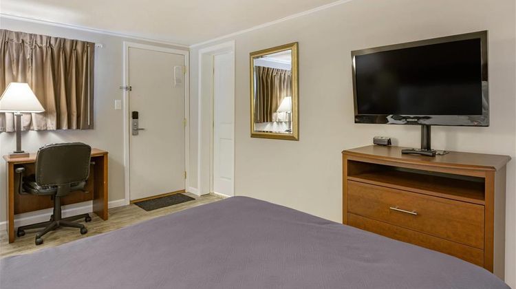 Econo Lodge Room