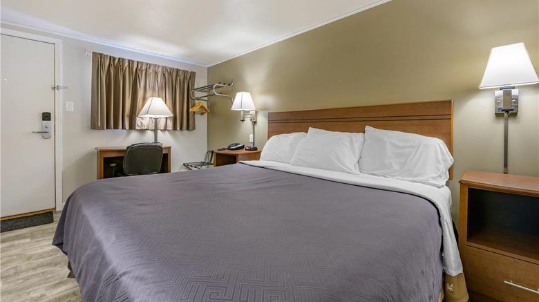 <b>Econo Lodge Room</b>. Images powered by <a href="https://iceportal.shijigroup.com/" title="IcePortal" target="_blank">IcePortal</a>.