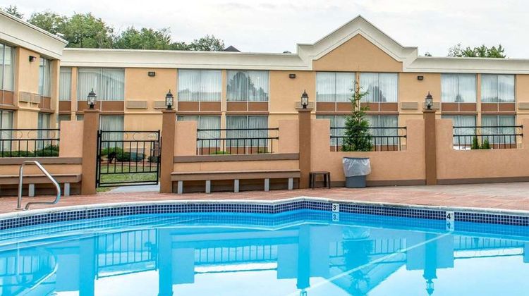 Quality Inn & Suites Indiana Pool